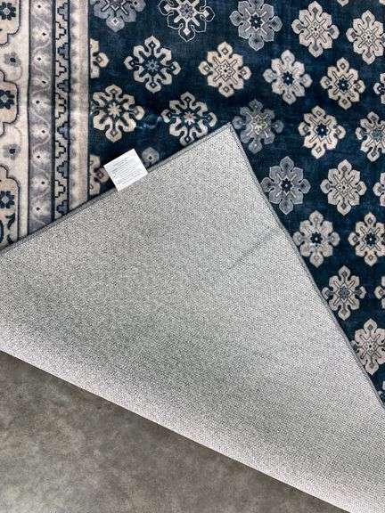 Wyatt & Ash Machine Washable 5ft x 7ft Rug. Like new