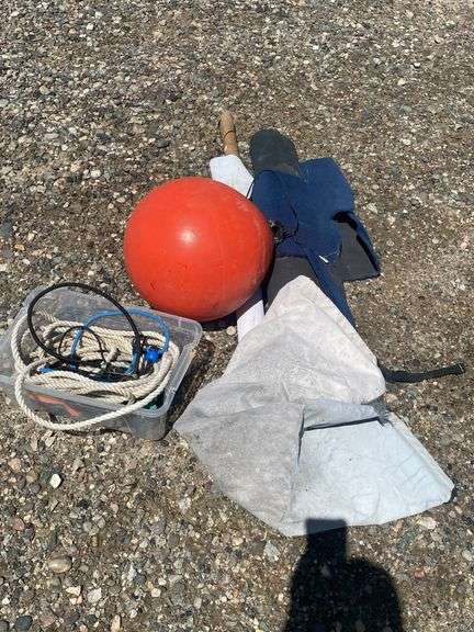 Lund Fishing Boat w/ Mercury 50HP Motor & Trailer