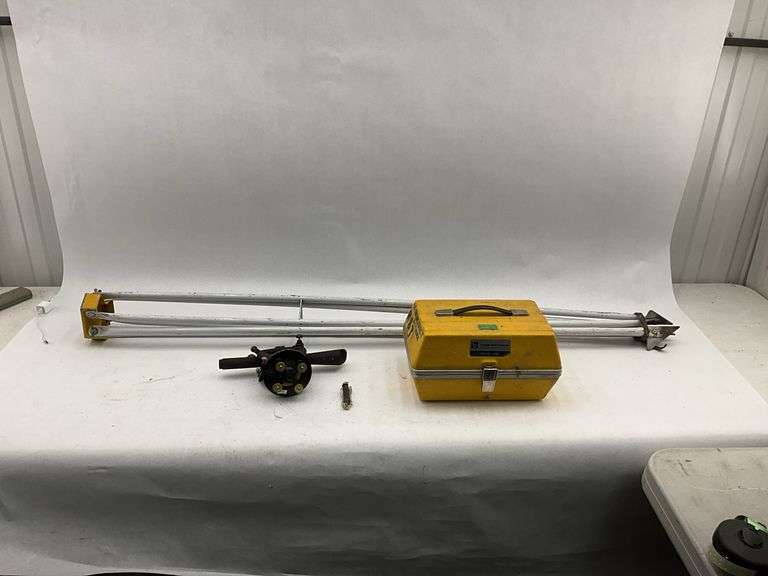 Berger Instruments Model 143B Surveying Transit Level & Tripod image