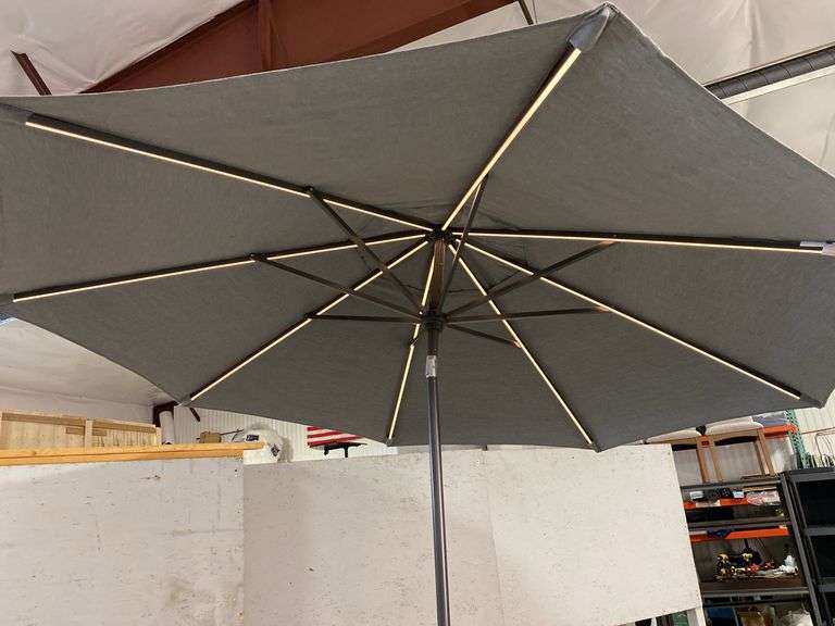 Cantilever Patio Umbrella with Built-in Lights