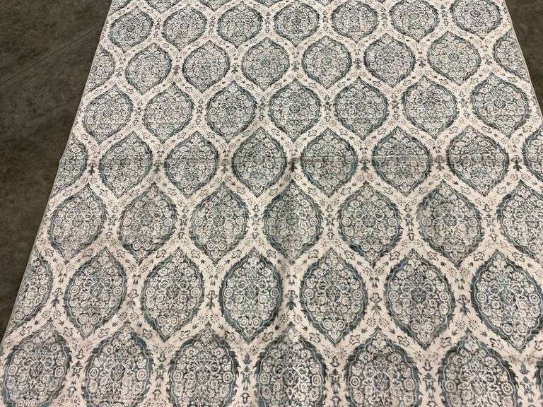 Wyatt & Ash Machine Washable 5ft x 7ft Rug. Like new