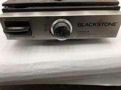 Blackstone 17" Tabletop Griddle w/ Wooden Box