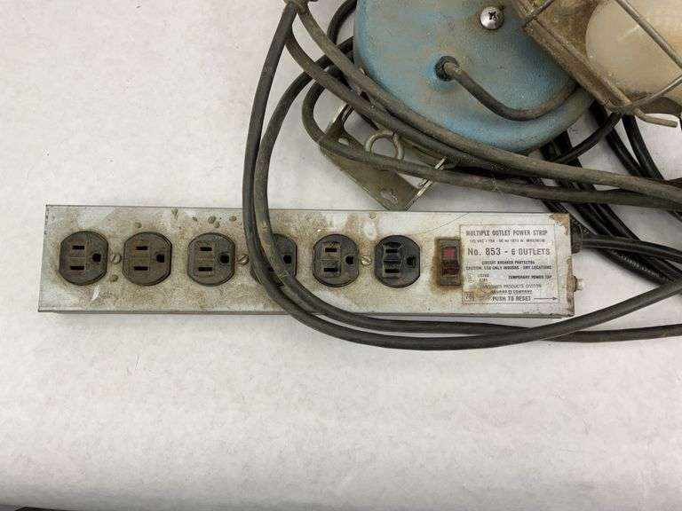 Work Light Lot with Extension Cord and Power Strip