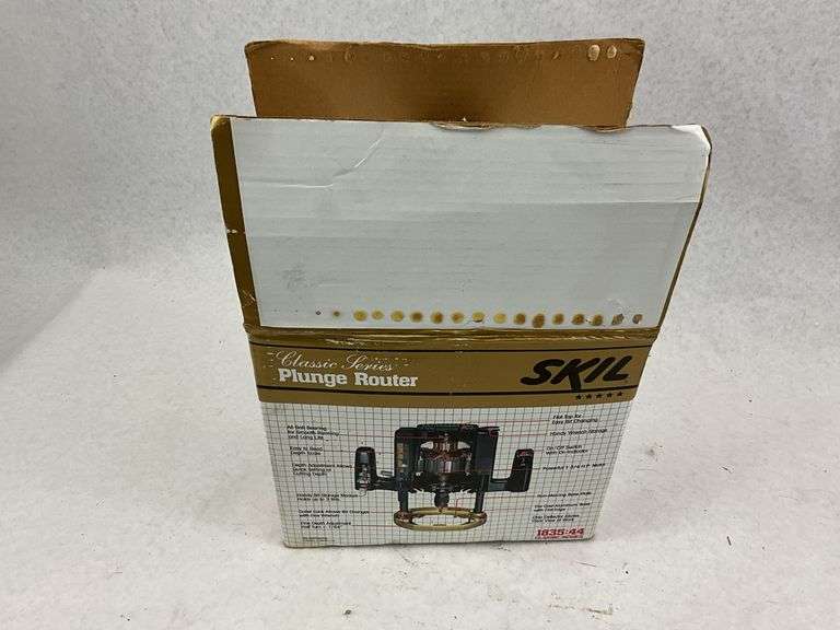 Skil Classic Series Plunge Router in Box