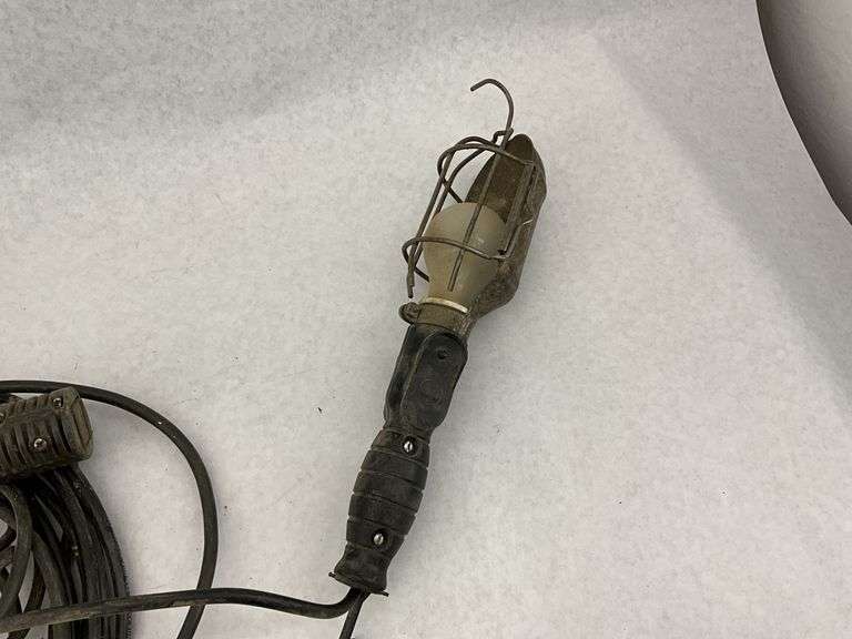 Work Light Lot with Extension Cord and Power Strip