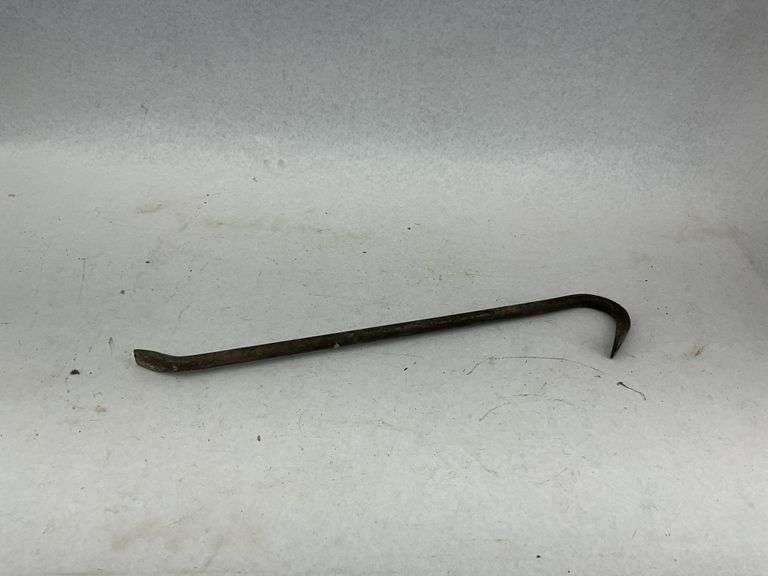Set of Two Pipe Threading Tools with Small Wrecking Bar