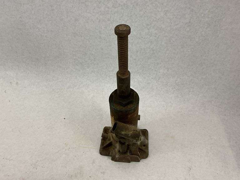 Two Hydraulic Bottle Jacks with Handle