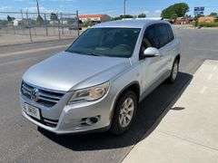 2009 Volkswagen Tiguan 2.0T Compact SUV