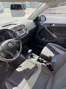 2009 Volkswagen Tiguan 2.0T Compact SUV