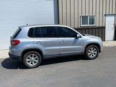 2009 Volkswagen Tiguan 2.0T Compact SUV
