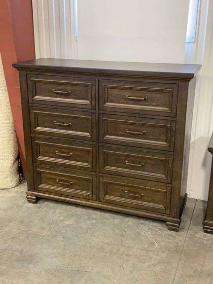 Universal Broadmoore 8-Drawer Dresser Chest