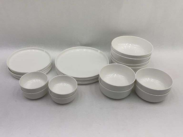 4 Place Setting Mikasa Samantha Bone China Dinnerware Set - Plates and Bowls