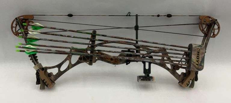 Hoyt Yukon XT 500 Compound Bow With Arrows and Case image