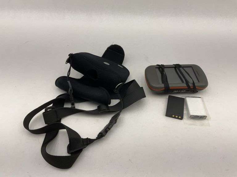 Garmin Montana 680 Handheld GPS with Accessories image