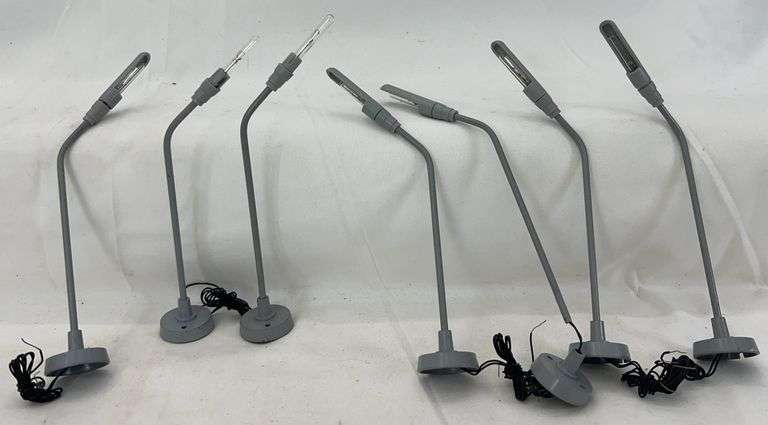 Modern Lionel O Gauge; seven parking lot lamps image