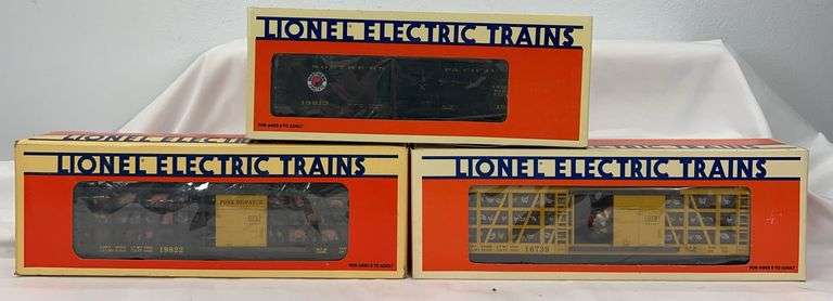 Lionel O Gauge 16739 Foghorn Leghorn 6434 poultry car, 19813 NP ice car, 19822 pork dispatch in boxes image