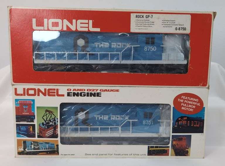 Lionel O Gauge 8750 powered 8751 non-powered Rock GP-7 diesel locos in box image