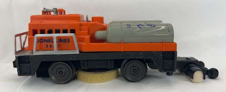 Postwar Lionel O Gauge 3927 track cleaning car in original box w/instructions image