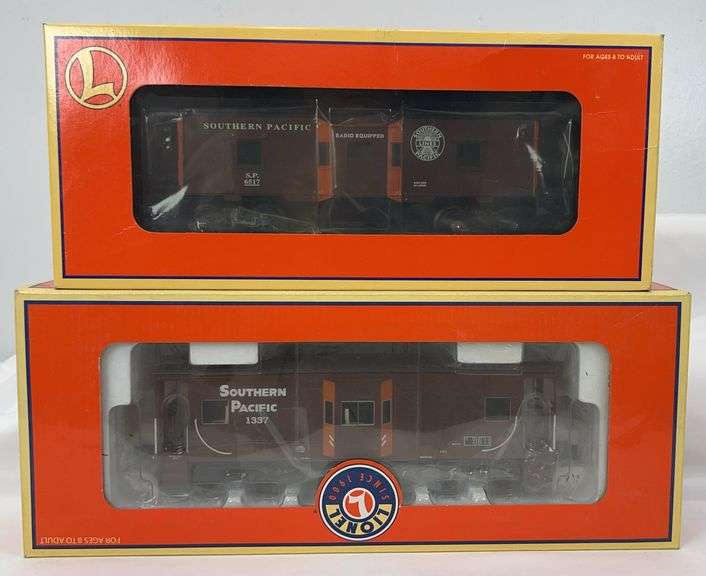 Lionel O Gauge 17653 and 19785 Southern Pacific Bay Window cabooses in box image