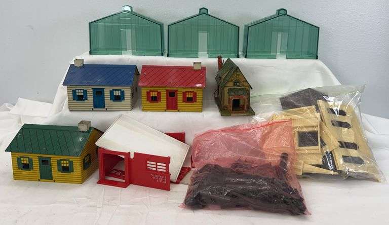 Prewar/Postwar/Modern Lionel, H&H Sales and Mfg., Plasticville and other buildings image