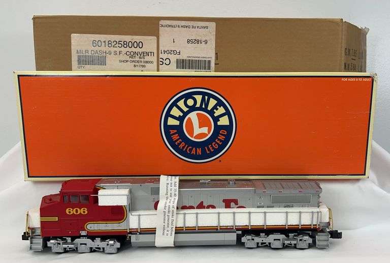 Lionel O Gauge 18258 Santa Fe Dash 9 diesel loco CONV dual motor smoke in shipper image