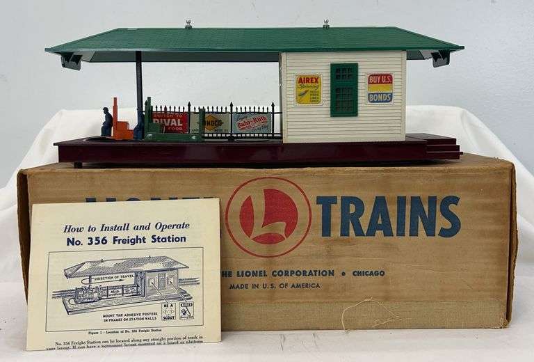 Postwar Lionel O Gauge 356 freight station in original box image