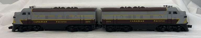 Postwar Lionel O Gauge 2373P & 2373T Canadian Pacific F-3a diesel locomotive units, high grade image