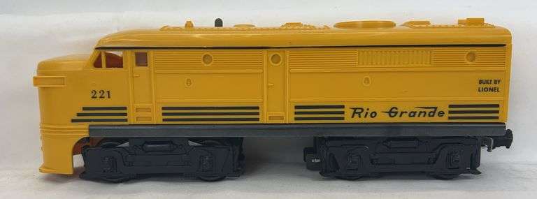 Postwar Lionel O Gauge 221 Rio Grande Alco diesel locomotive A unit image