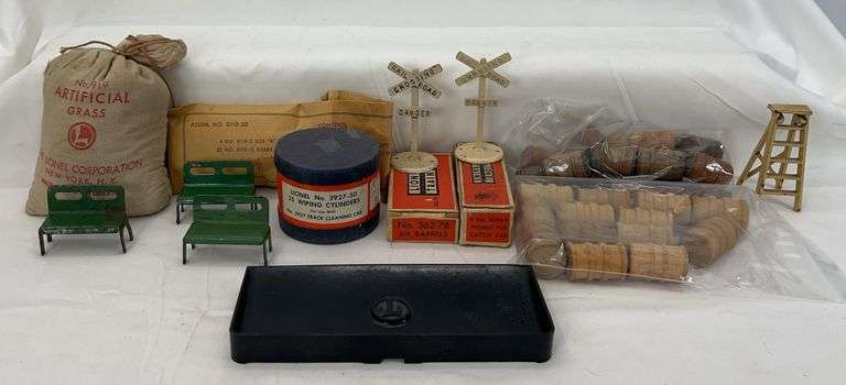 Postwar Lionel O Gauge 919, 362-78, 3656-9, 3927-50, 0110-21, wood barrels, MORE image