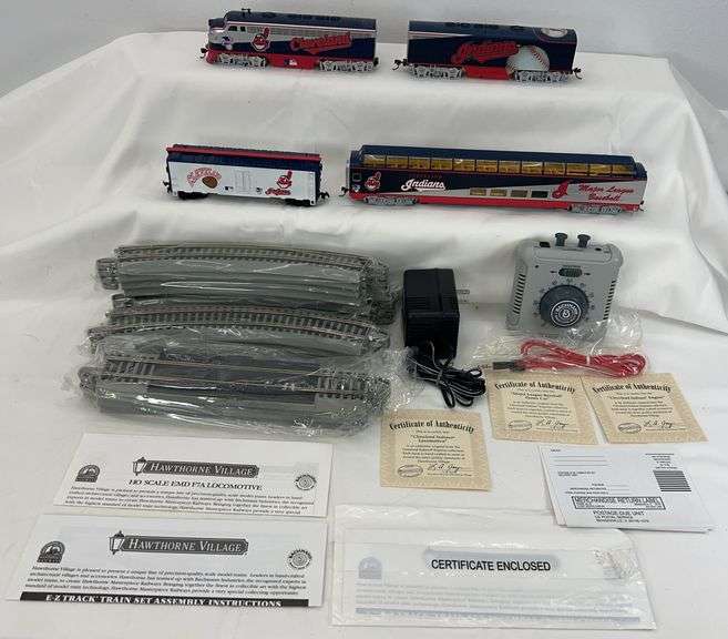 Bachmann Cleveland Indians HO scale electric train set Hawthorne Village image