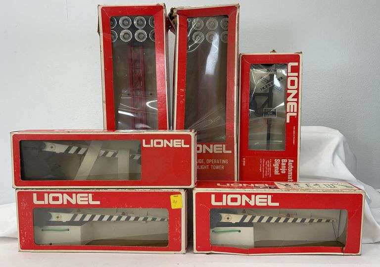 Lionel O Gauge 2140, two 2313, three 2152 accessories in original boxes image