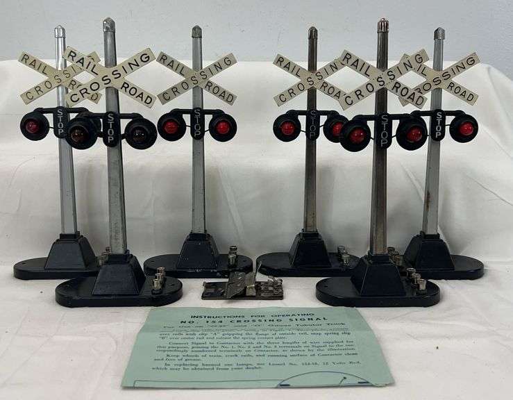 Postwar Lionel O Gauge; six 154 crossing signals, one 154C connector, instructions image