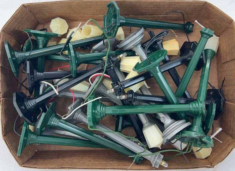 Large lot of postwar and modern Lionel O Gauge street lamps green, silver, black image