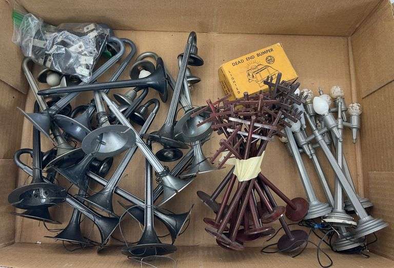 Marx O Gauge boulevard/street lamps, 0605 lighted dead end bumper, telephone poles, gooseneck lamps image