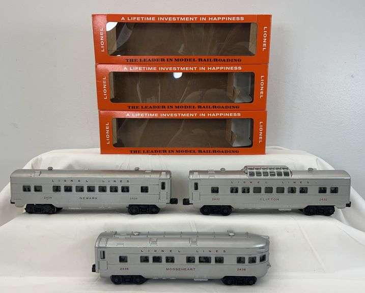 Postwar Lionel O Gauge 2432 Clifton, 2434 Mooseheart, 2436 Newark red letter passenger cars image