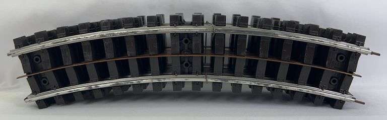 Banded bundle of postwar Lionel O Gauge Super O No. 31 curved track shiny and fresh from Master Carton image