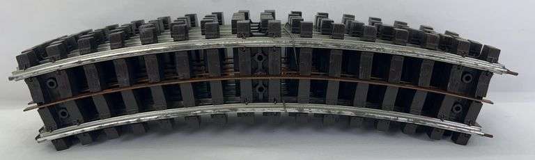 Banded bundle of postwar Lionel O Gauge Super O No. 31 curved track shiny and fresh from Master Carton image