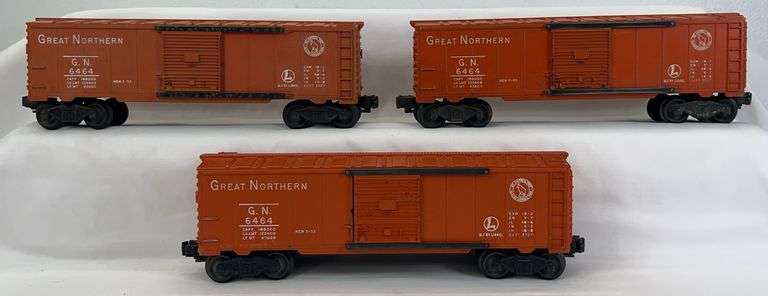Three postwar Lionel O Gauge 6464-25 Great Northern type 1 boxcars image