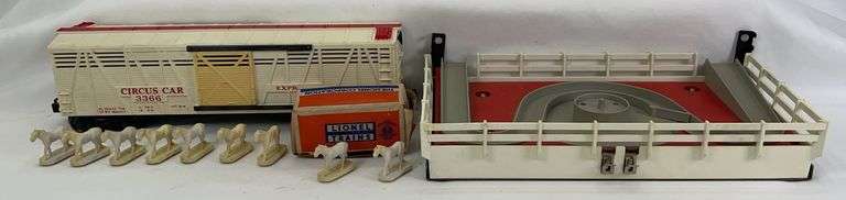 Postwar Lionel O Gauge 3366 Circus car w/corral and 3366-100 figures in glossy box image