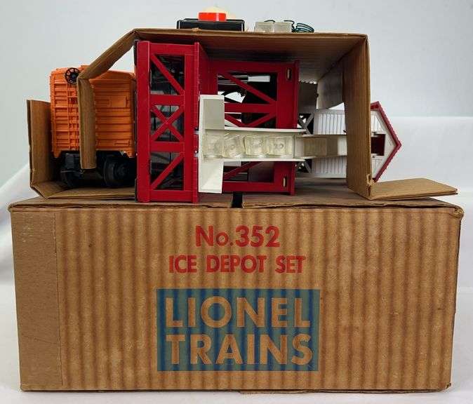 Postwar Lionel O Gauge 352 Ice Depot Set high grade in Brick box image