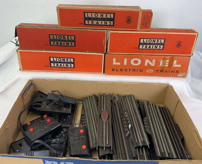 Postwar Lionel O/O27 gauge uncoupling sections w/some boxes 6019, UCS, RCS image