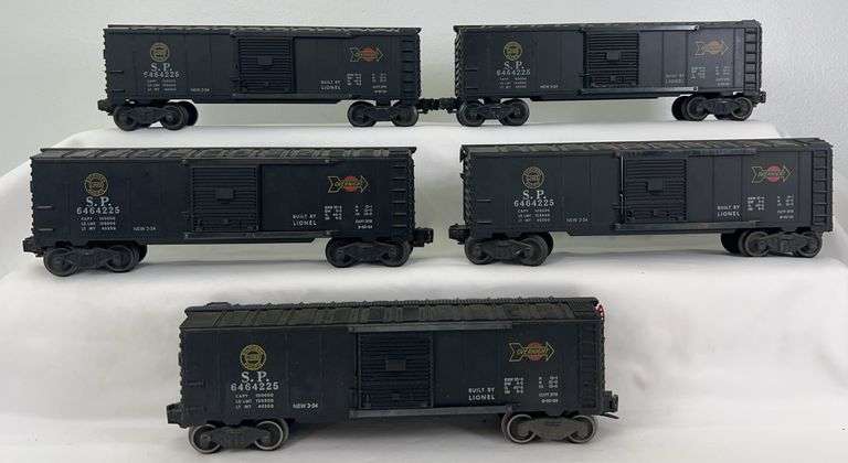 Five postwar Lionel O Gauge 6464-225 S.P. Southern Pacific type IIa box cars image