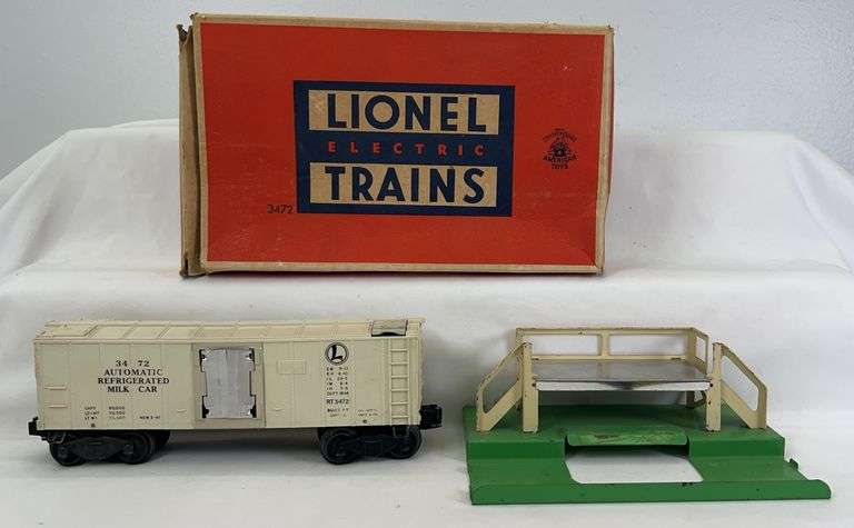 Postwar Lionel O Gauge 3472 Operating Milk Car in original box w/3462P 6 cans image