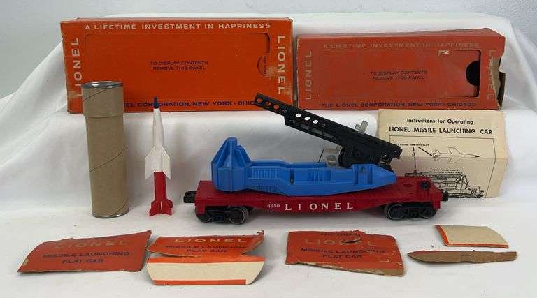 Postwar Lionel O Gauge 6650 Missile Launching Flat Car in original box w/tube instr sheet image