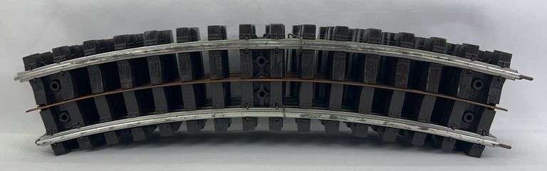 Banded bundle of postwar Lionel O Gauge Super O No. 31 curved track shiny and fresh from Master Carton image