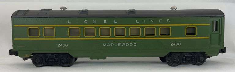 Postwar Lionel 2400 Maplewood illuminated Pullman passenger car image