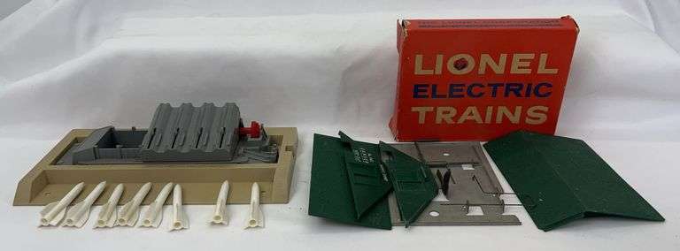 Postwar Lionel O Gauge 448 missile firing range and 943 exploding ammunition dump in original box image