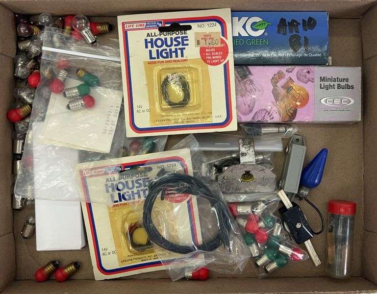 Postwar and modern lamps for Lionel trains and accessories image