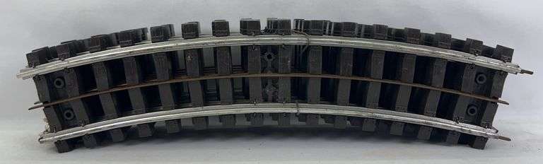Banded bundle of postwar Lionel O Gauge Super O No. 31 curved track shiny and fresh from Master Carton image