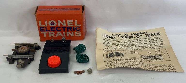 Postwar Lionel O Gauge No. 37 Super O uncoupling track set, Mint in glossy orange box image